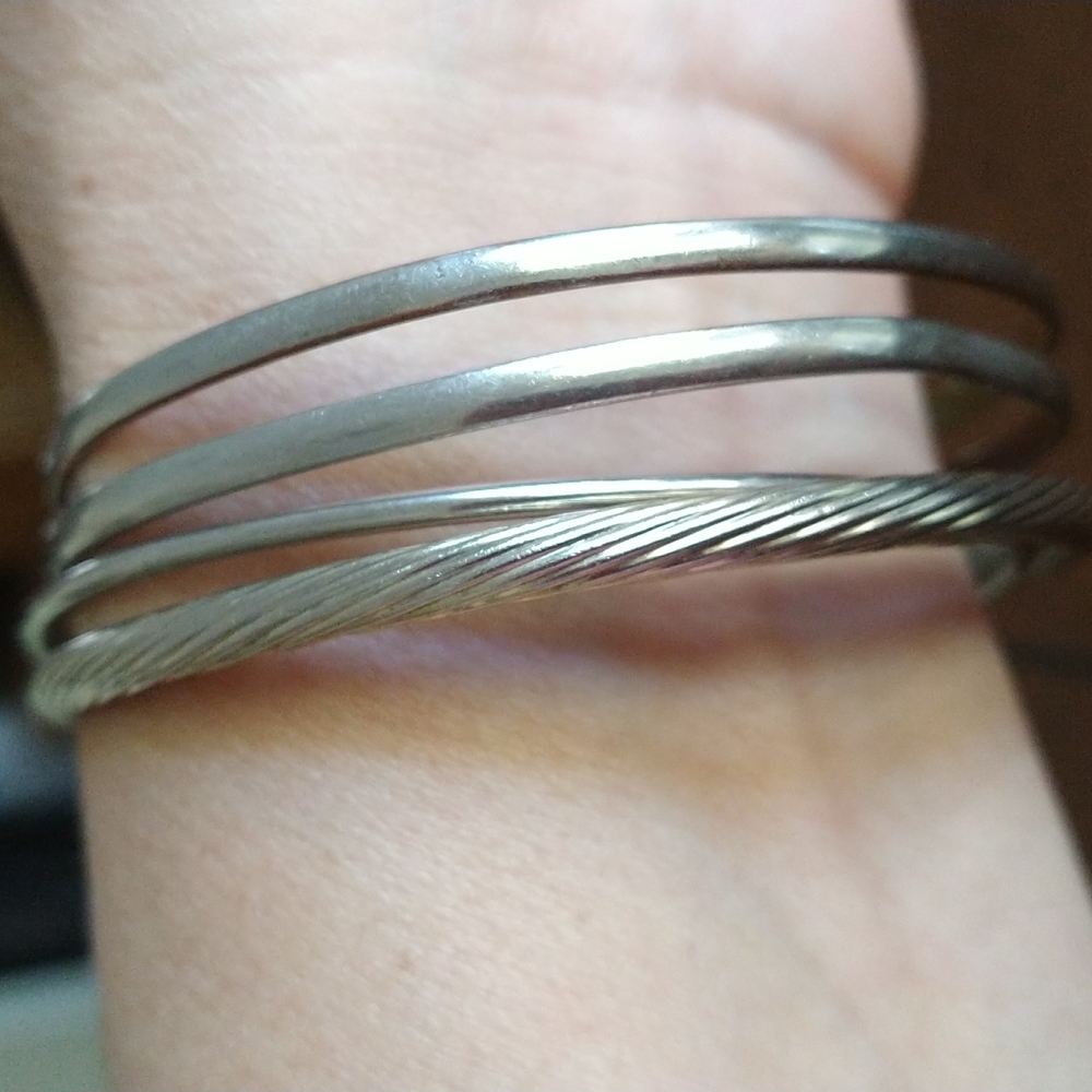 🔥🔥Any three for 15🔥🔥      SILVER TONE BANGLE SET STACKING BRACELETS